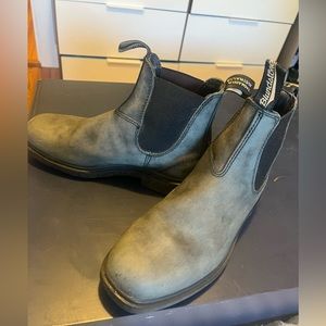 Blundstone #1307 Chelsea “dress boot” in “rustic black”